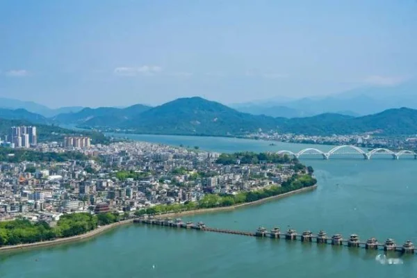 潮州天际线：自然画卷中的地理奇观与层次之美